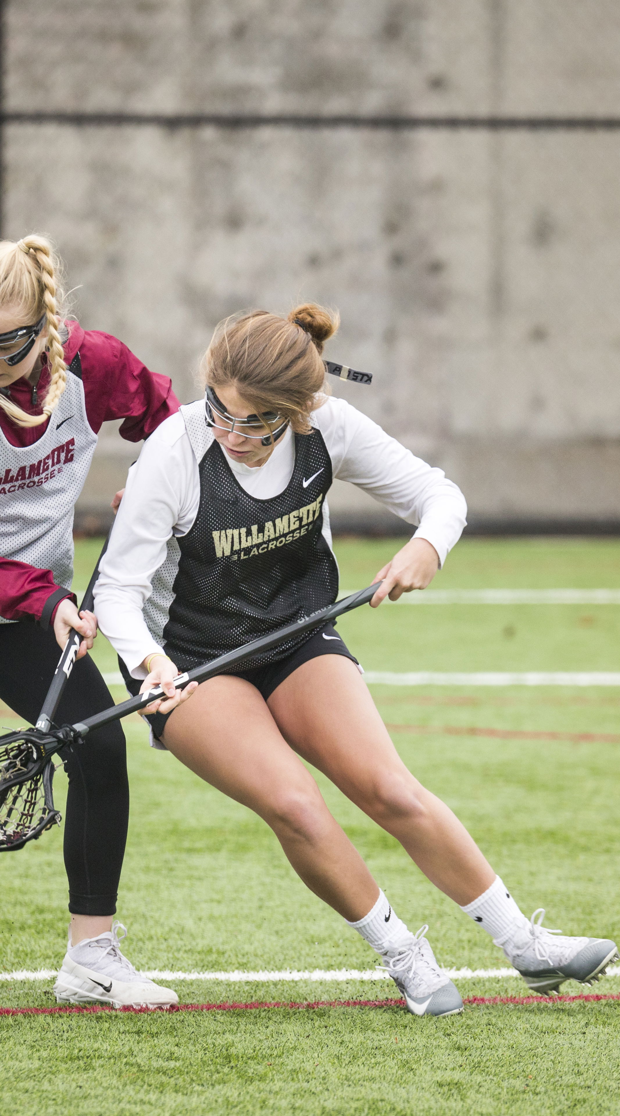 Willamette Women's Lacrosse players on the field.