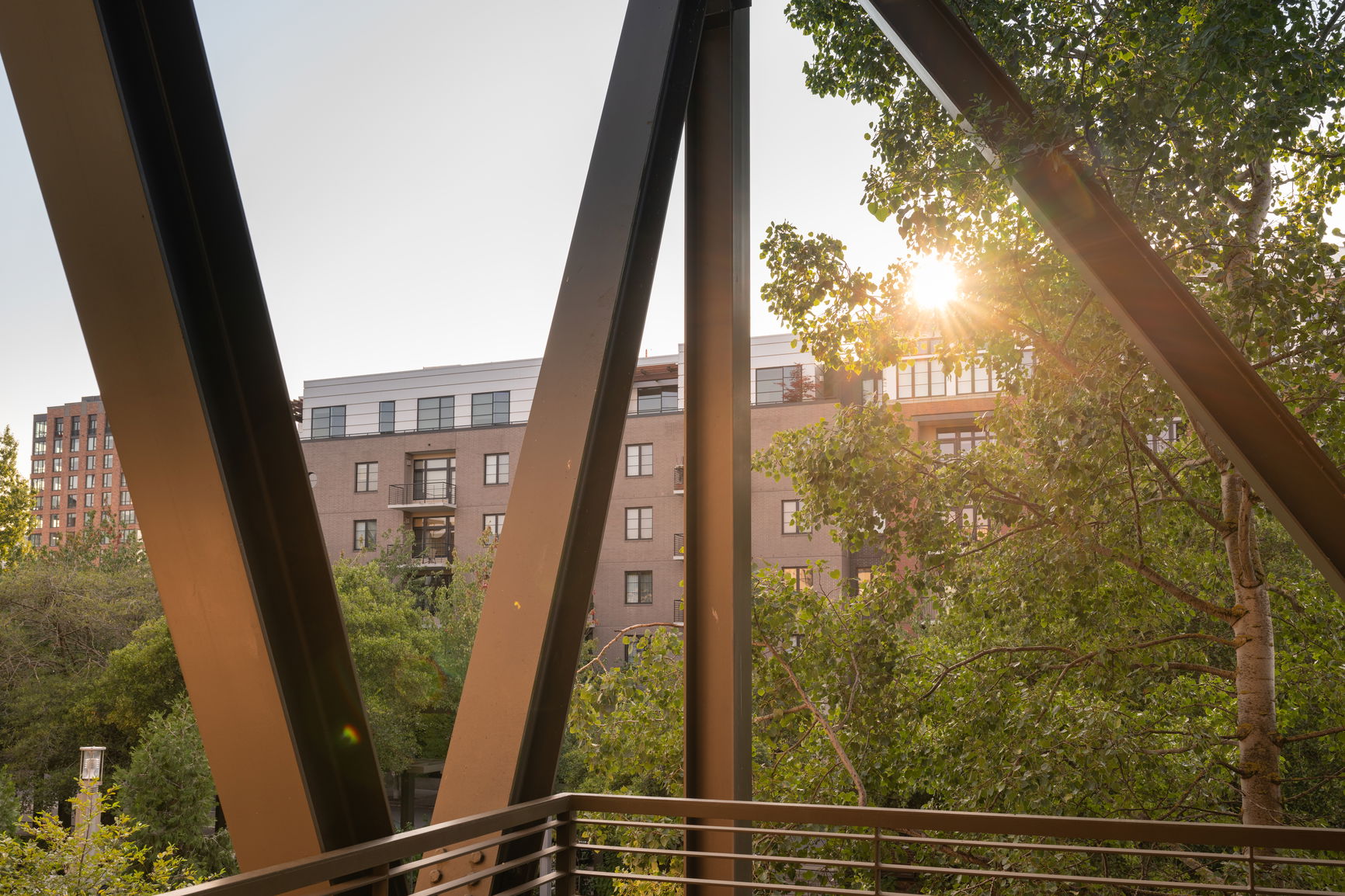 Outside shot of the Willamette Graduate and Professional Center where MBAP students have class.