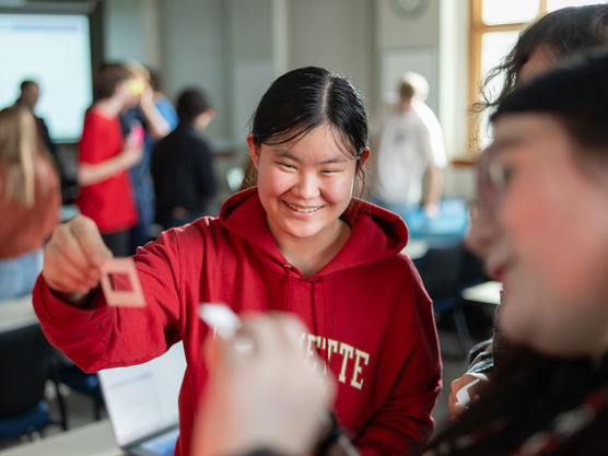 A group of Willamette students working in a chemistry lab. 