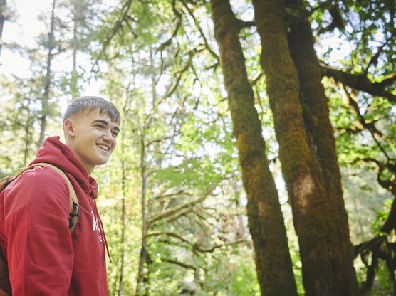 A student hiking at Silver Falls.