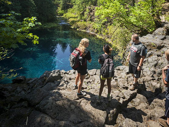 Willamette students on a hiking trip during Jump Start