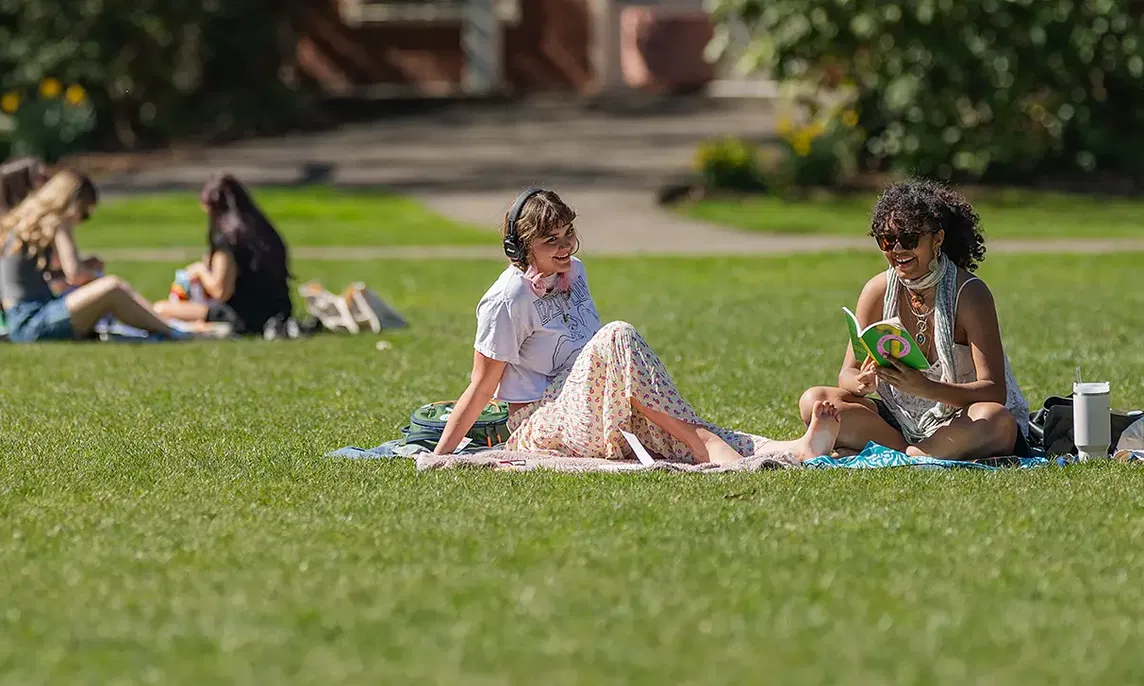 Students in the Quad at Willamette University's Salem campus