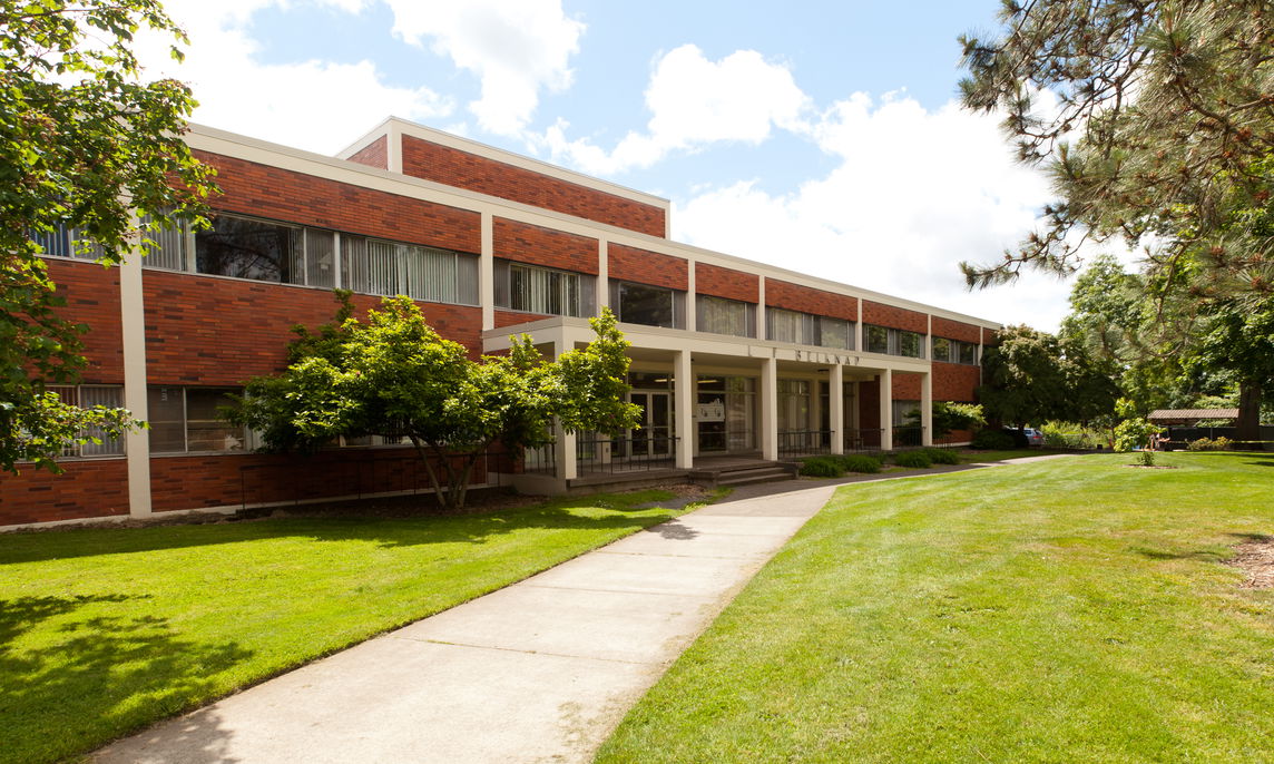 Front of Belknap Hall at Willamette's Salem Campus