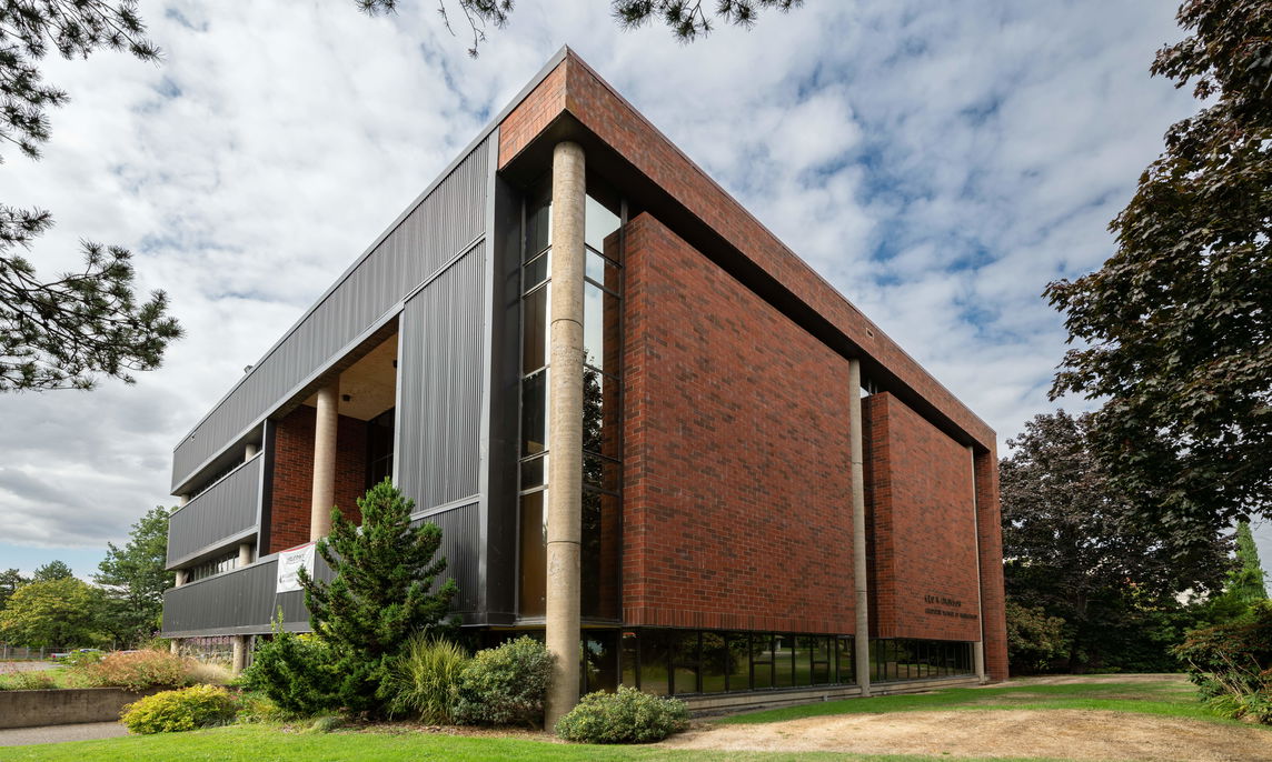 The Seeley G. Mudd Building at Willamette that houses the Atkinson Graduate School of Management, a large red brick building