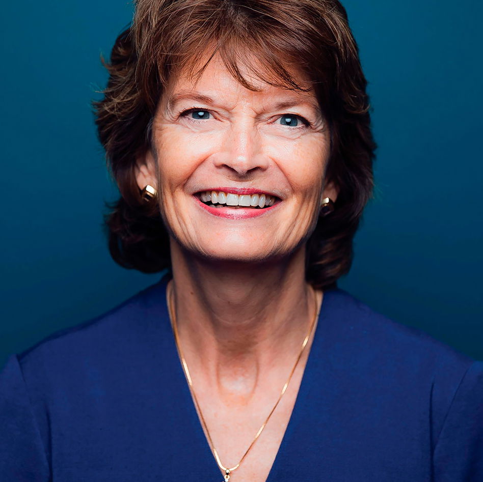 Lisa Murkowski headshot